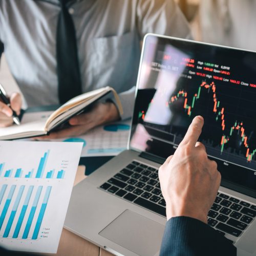 Investors are pointing to laptops that have investment information stock markets and partners taking notes and analyzing performance data.