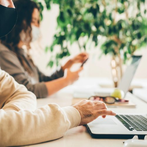 c1-pi-63 Social distancing, business and startup concept. Portrait of young businesspeople with face masks working in modern office,